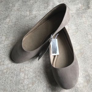 Old Navy Taupe Flats
